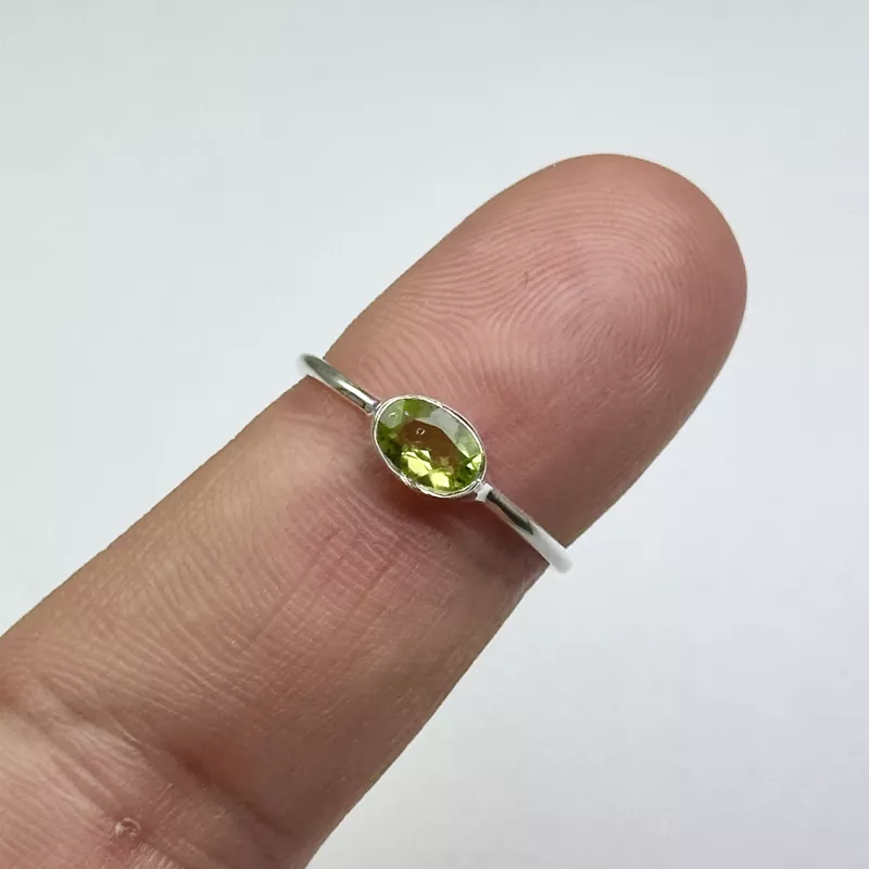 Peridot(Zebercet) Taşından Gümüş Yüzük