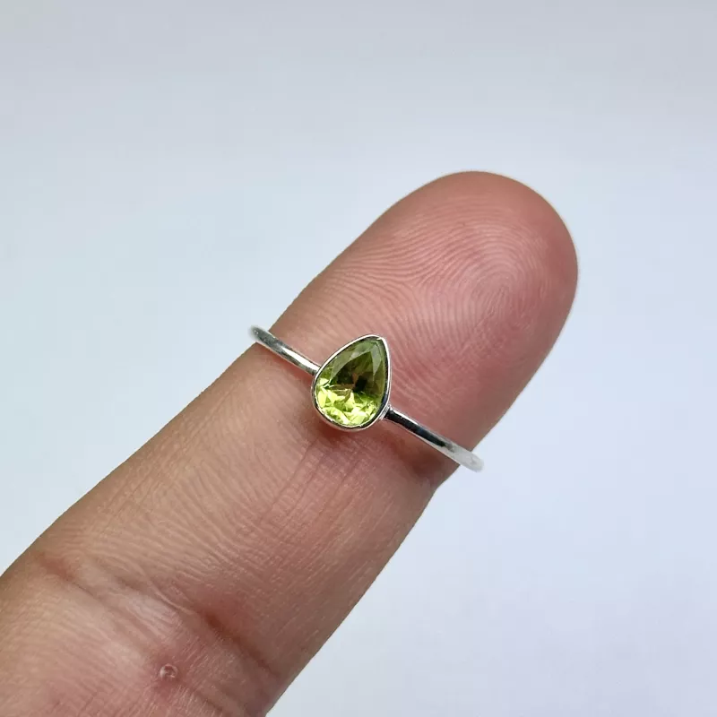 Peridot(Zebercet) Taşından Gümüş Yüzük