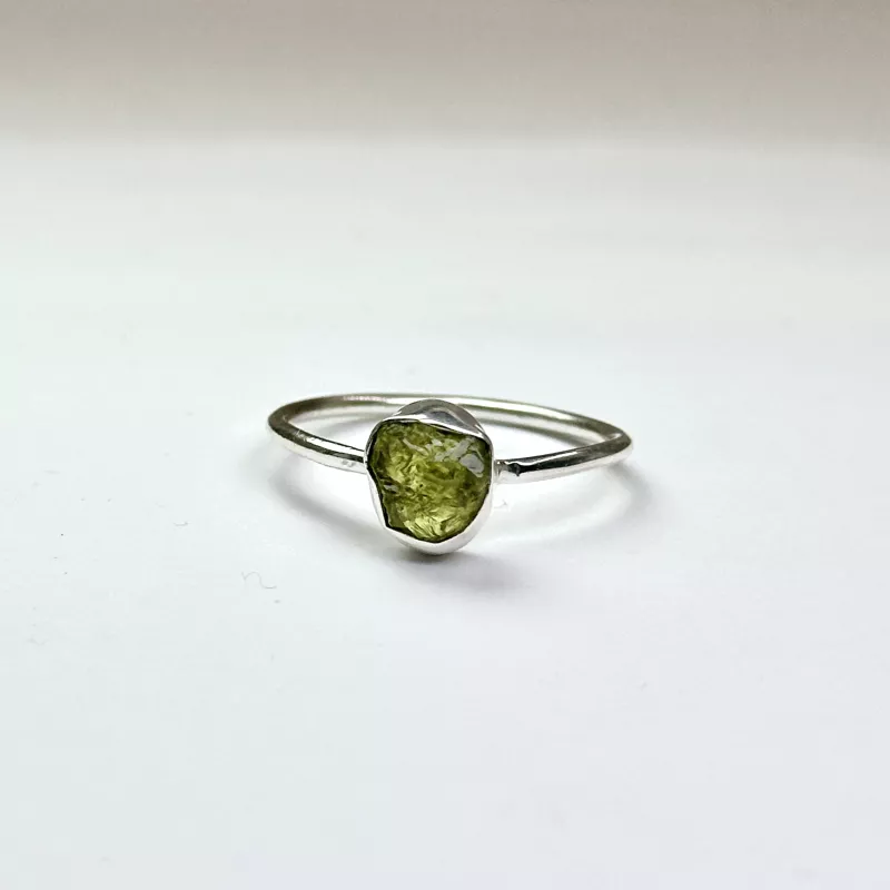 Peridot Taşından Gümüş Yüzük