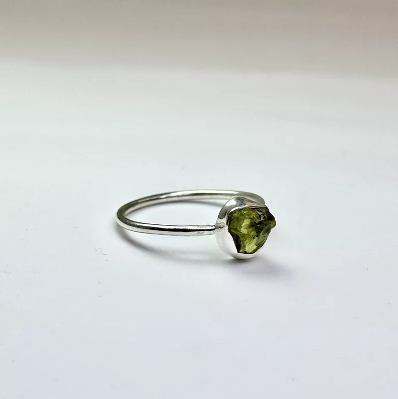 Peridot Taşından Gümüş Yüzük