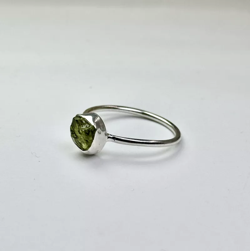 Peridot Taşından Gümüş Yüzük