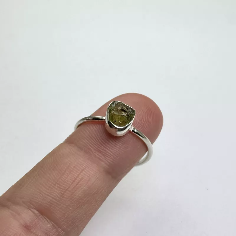 Peridot Taşından Gümüş Yüzük
