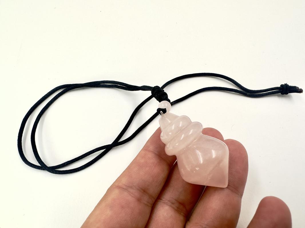 Pembe Kuvarstan Sarkaç Model Kolye