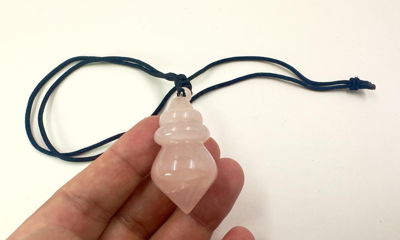 Pembe Kuvarstan Sarkaç Model Kolye