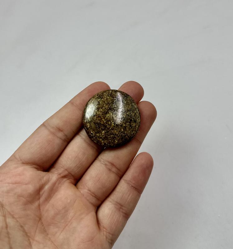 Bronzit Kristalinden Kaboşon