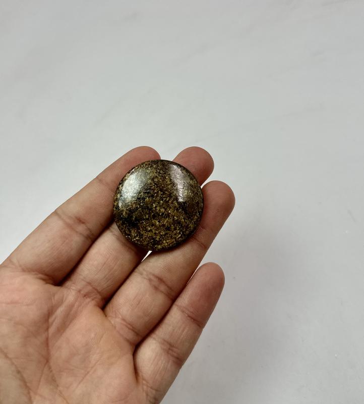 Bronzit Kristalinden Kaboşon