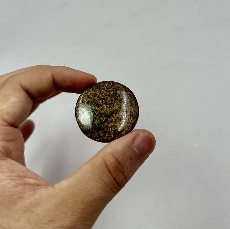 Bronzit Kristalinden Kaboşon