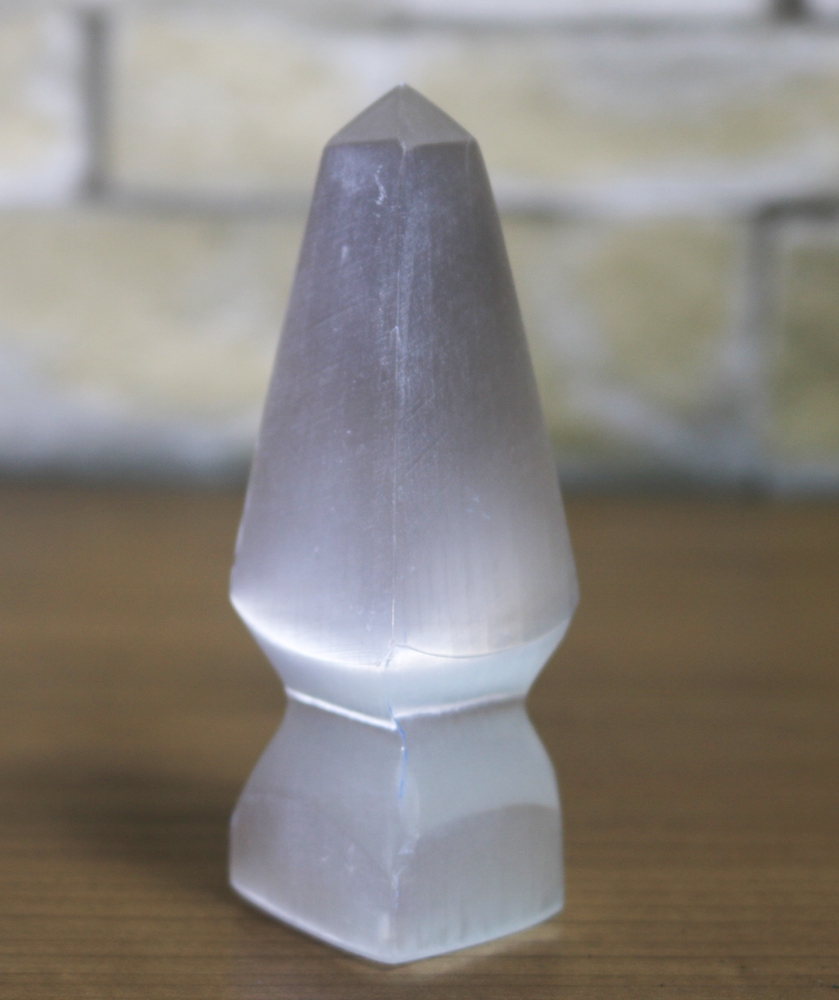 Selenit Obelisk Kütle