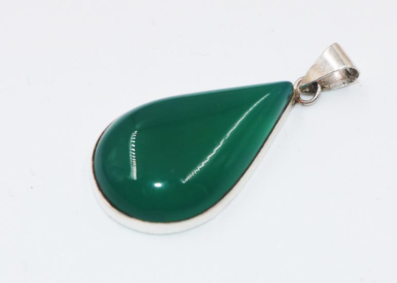 925 ayar gümüştür.