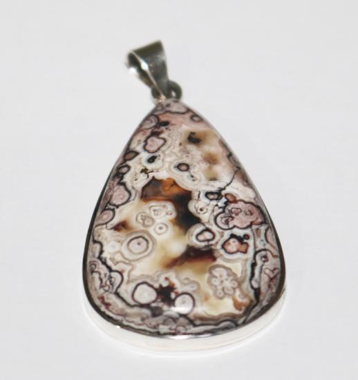 925 ayar gümüş ile tasarlandı.