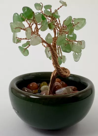 Yapraklarındaki tüm taşlar aventurindir.