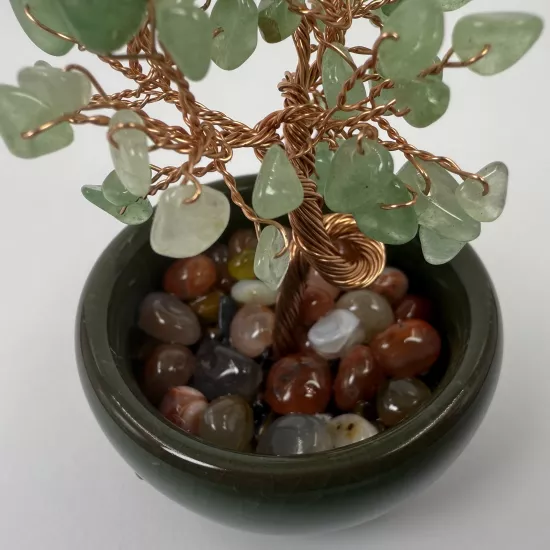 Yapraklarındaki tüm taşlar aventurindir.