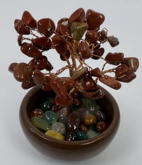 Yapraklarındaki tüm taşlar doğal akiktir.