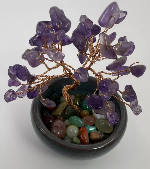 Yapraklarındaki tüm taşlar ametisttir.