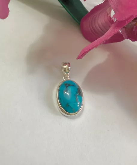 Doğal renk ve dokuda. 