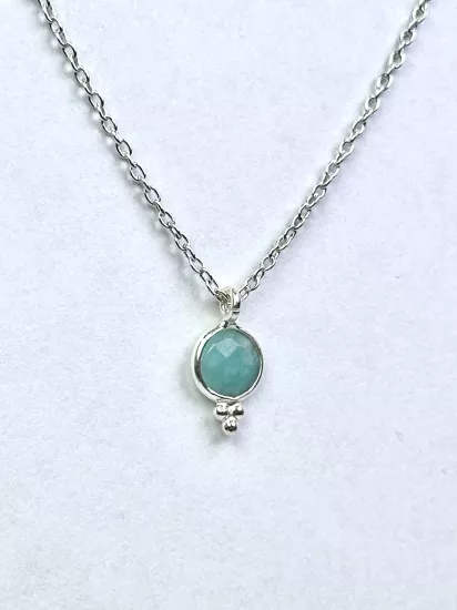 Gümüş zincirle birlikte gönderilir.