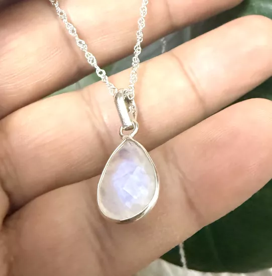 925 ayar gümüşle tasarlanmıştır.