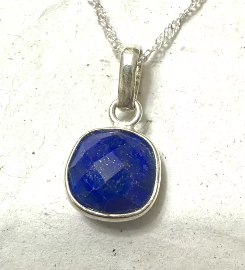 Ham lapis taşı kullanıldı.