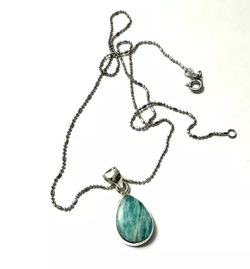 925 ayar gümüşle tasarlandı.