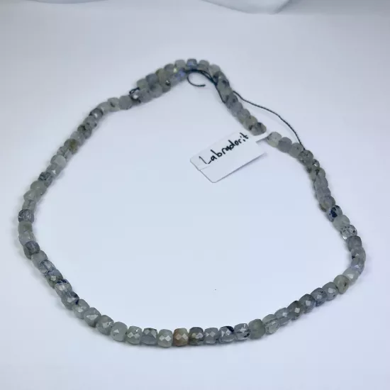 Kısmet taşı olarak da bilinir.