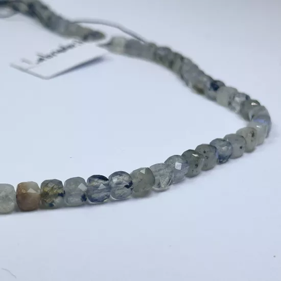 Kısmet taşı olarak da bilinir.