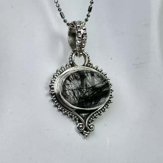 Melek saçı kuvars da denir.