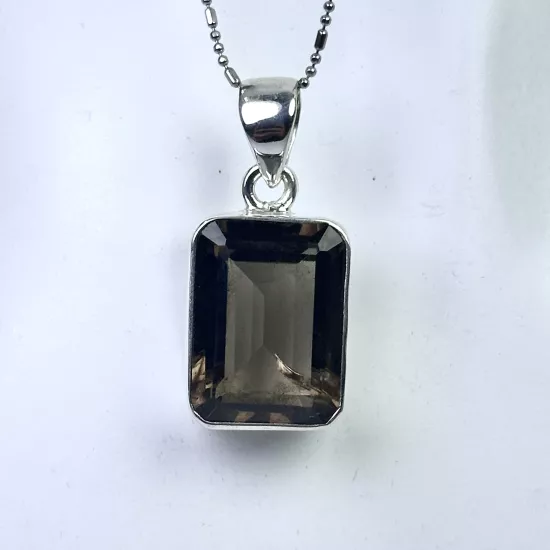 925 ayar gümüşle tasarlandı.