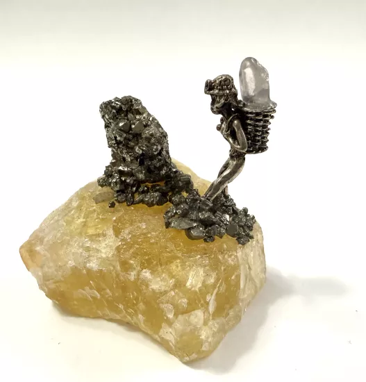 Kuvars ve pirit taşıyan madenci