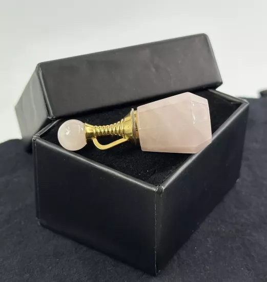 Kolye ucu olarak kullanıma uygundur.