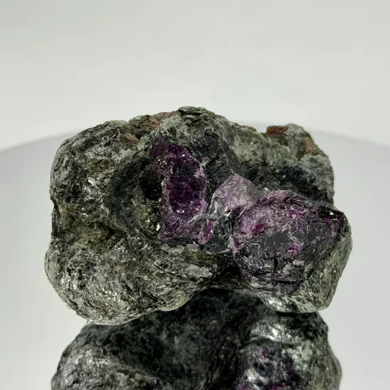 Nar taşı ve lal de denir.