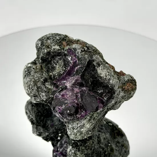 Nar taşı ve lal de denir.