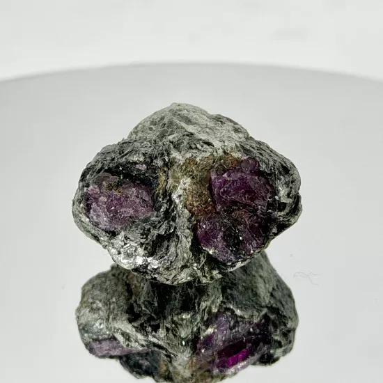 lal ya da nar taşı da denir.