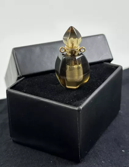 Kolye ucu olarak kullanıma uygundur.