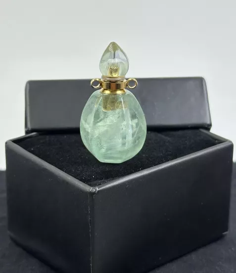 Kolye ucu olarak kullanıma uygundur.