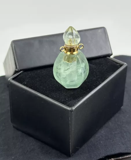 Kolye ucu olarak kullanıma uygundur.