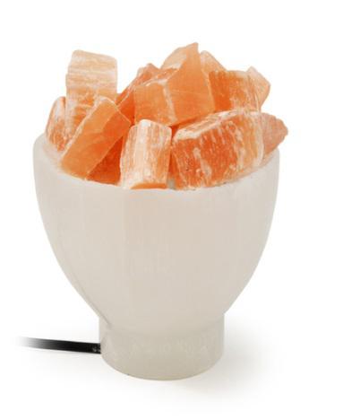 Doğal selenitten masaüstü lamba.