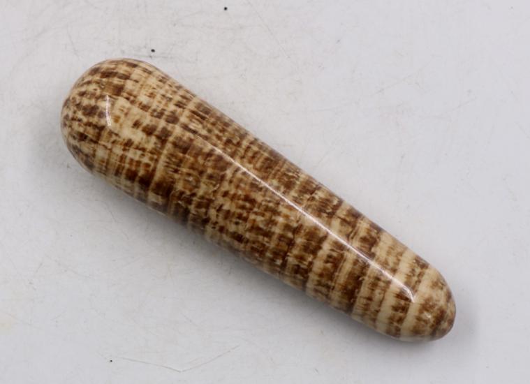 Doğal aragonit kristalinden yapılmıştır.