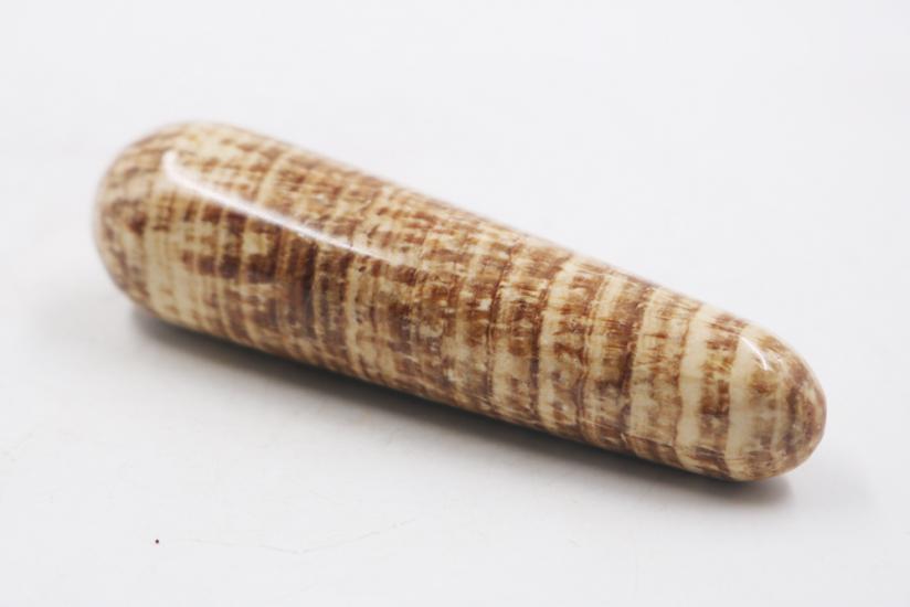 Doğal aragonit kristalinden yapılmıştır.